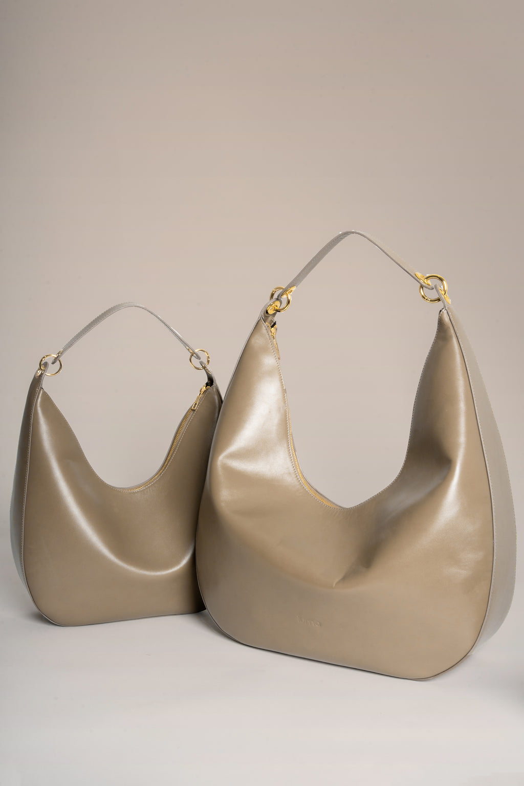 Carrie Medium – Greige